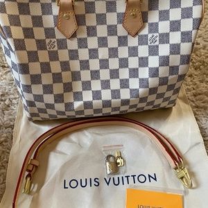 White and grey checkered bag NOT REAL L.V Speedy